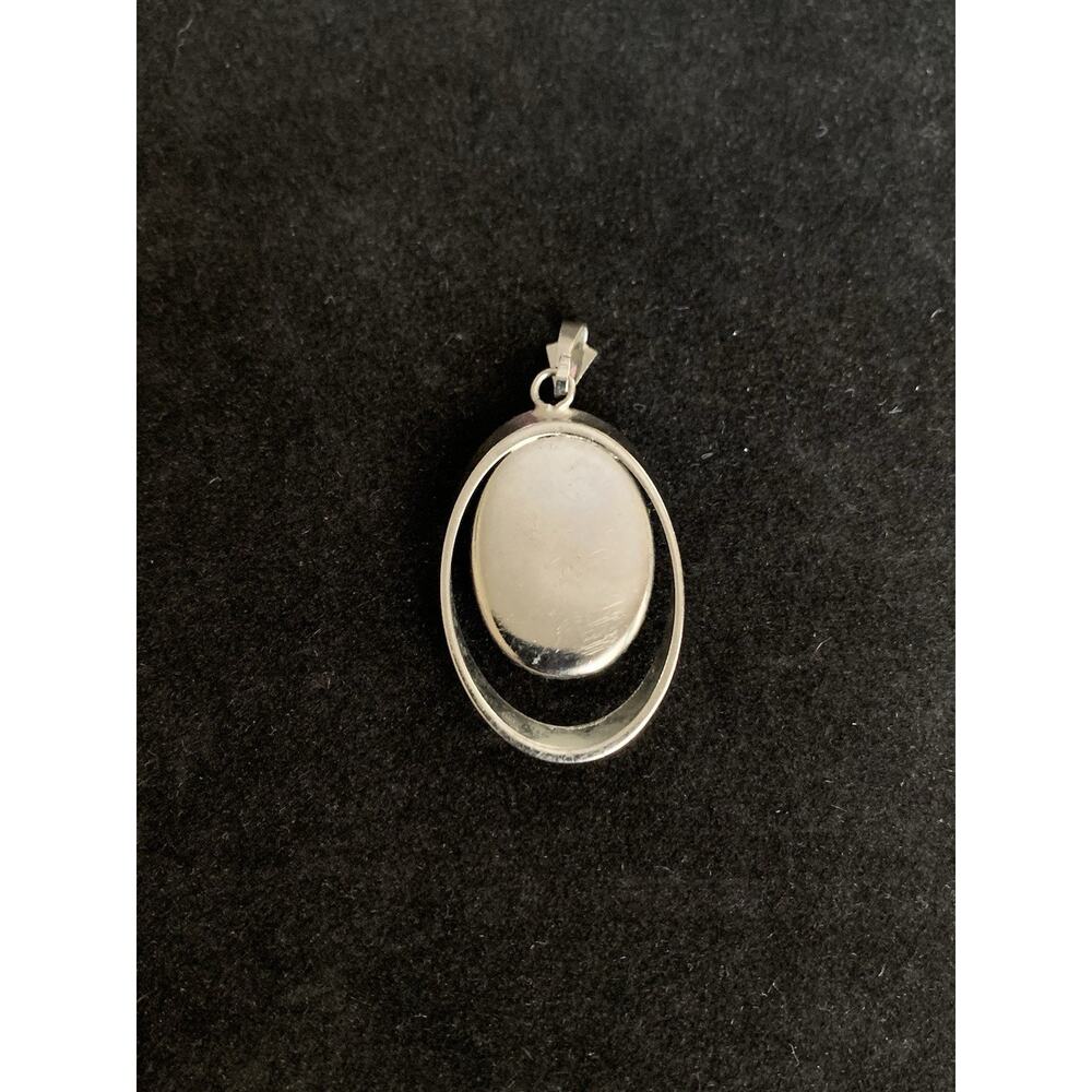 Vintage Silver Tone Cameo Pendant White Oval Elegant - Picture 6 of 9